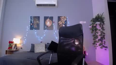 Instagram jasminecampbell1  online show from 16, 12, 2024