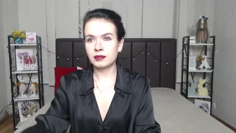 JasmineKouch online show from 22, 11, 2025