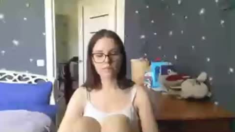 Lily 3 online show from 20, 7, 2026