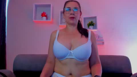 Jazmin online show from 10, 3, 2026