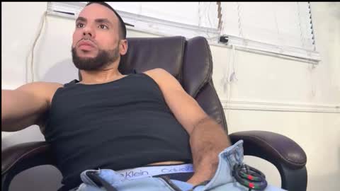 Snapshot of jcmax305 chatting on 31, 1, 2026 JcMax305 online show from 31, 1, 2026