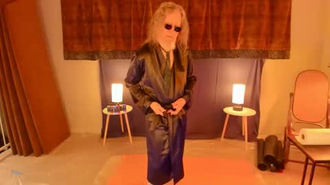 Snapshot of jdineuless chatting on 24, 5, 2026 JDinEuless online show from 24, 5, 2026