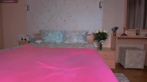 Snapshot of jeannesnowru chatting on 13, 11, 2025 Jeanne online show from 13, 11, 2025