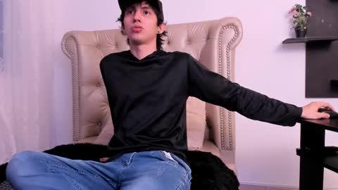 jeanram018 online show from 5, 3, 2025