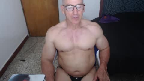 Snapshot of jefmuscletw chatting on 5, 5, 2026 brayam online show from 5, 5, 2026