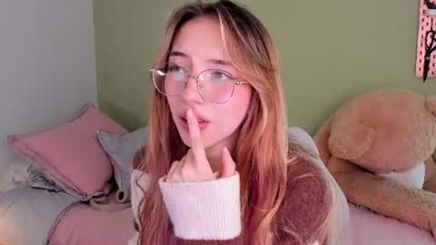 Snapshot of jelly_w5 chatting on 7, 7, 2026 Jelly online show from 7, 7, 2026