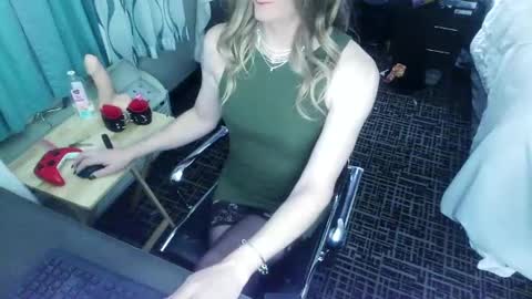 Jenna Cross online show from 28, 2, 2025