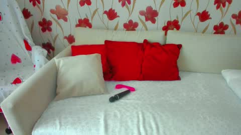 Jenn online show from 2, 2, 2025