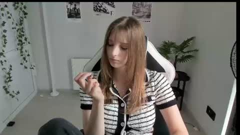 Snapshot of jenniestar chatting on 9, 7, 2026 Karla online show from 9, 7, 2026