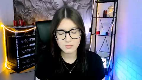 Snapshot of jennygibson chatting on 16, 6, 2026 JENNY online show from 16, 6, 2026