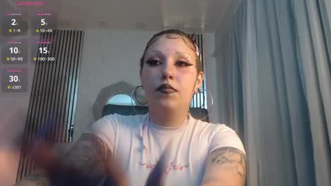 Snapshot of jessie_williams_01 chatting on 1, 6, 2026 Your Sweet Angel online show from 1, 6, 2026