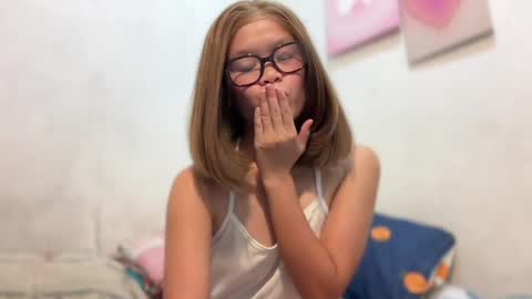 Snapshot of jessy_fox888 chatting on 23, 5, 2026 Jessy online show from 23, 5, 2026