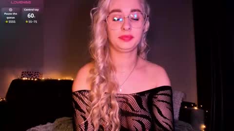 Snapshot of jessy_j_ chatting on 3, 2, 2026 JessyJ online show from 3, 2, 2026