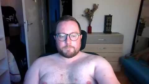 jeuneloup92 online show from 12, 11, 2025