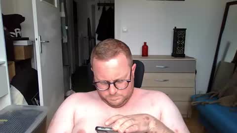 jeuneloup92 online show from 15, 7, 2026