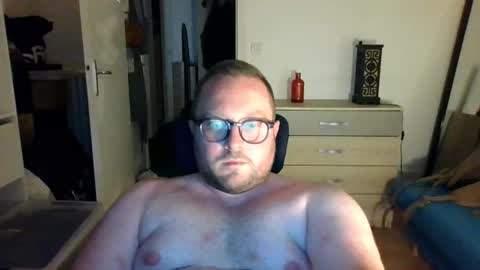 jeuneloup92 online show from 18, 7, 2026