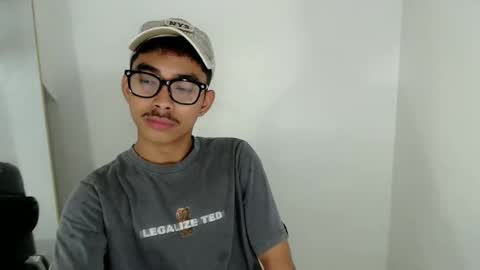 Snapshot of jhnxxnaughty_ chatting on 17, 12, 2025 Johnny online show from 17, 12, 2025