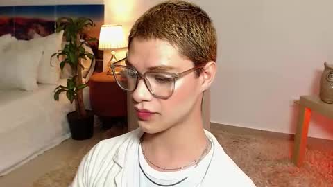 Jhuan Nhez online show from 17, 10, 2025