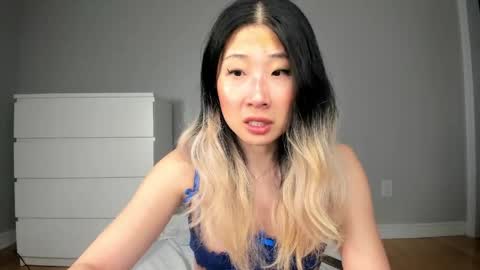 Jiwoo online show from 31, 3, 2026