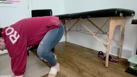 Nicole  Allen online show from 10, 3, 2026