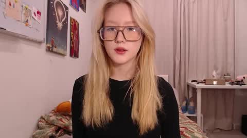 joan_kiss online show from 10, 9, 2025