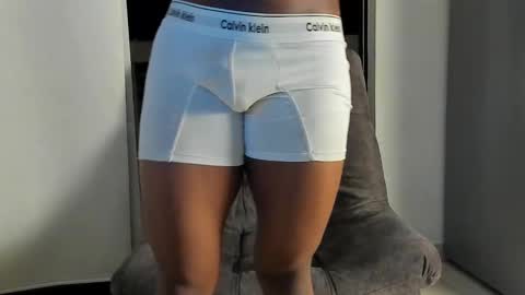 Snapshot of joan_saenz chatting on 4, 1, 2025 JOAN SAENZ online show from 4, 1, 2025