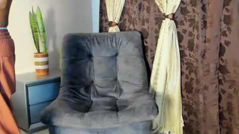 Snapshot of joan_saenz chatting on 2, 2, 2025 JOAN SAENZ online show from 2, 2, 2025