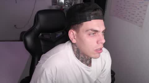 Snapshot of johnafterdark chatting on 4, 5, 2026 JAXX online show from 4, 5, 2026