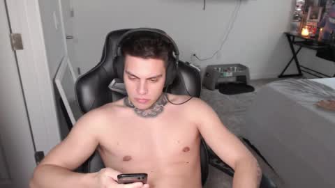 Snapshot of johnafterdark chatting on 19, 5, 2026 JAXX online show from 19, 5, 2026