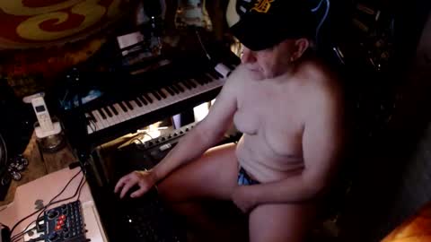 Snapshot of johnfeelgood004 chatting on 18, 11, 2025 johnfeelgood004 online show from 18, 11, 2025