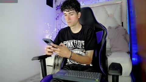 johnny_cagee online show from 14, 4, 2026