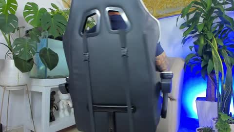 JOHNNY online show from 8, 4, 2026