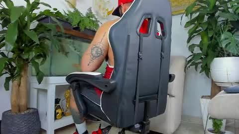 Snapshot of johnnygrayson_ chatting on 5, 5, 2026 JOHNNY online show from 5, 5, 2026