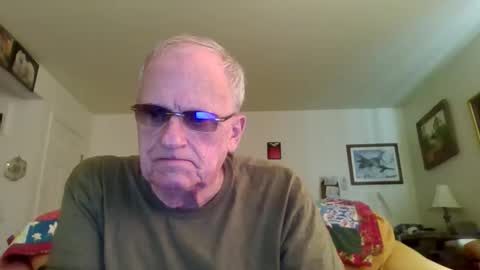 Snapshot of johnnymunch chatting on 27, 10, 2025 johnnymunch online show from 27, 10, 2025