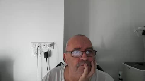 Snapshot of jojo04800 chatting on 3, 11, 2025 jojo04800 online show from 3, 11, 2025