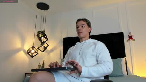 Jonathan Danielss  online show from 7, 12, 2024