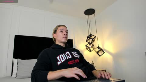 Jonathan Danielss  online show from 3, 1, 2025