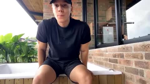 Jonathan Danielss  online show from 22, 2, 2025