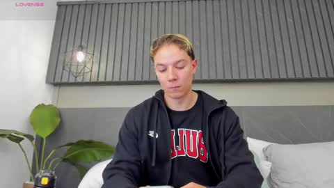 Jonathan Danielss  online show from 26, 2, 2025
