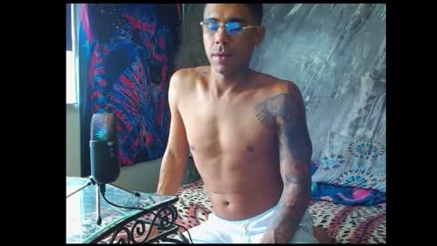 Snapshot of jonesjoness15 chatting on 21, 10, 2025 jonesjoness15 online show from 21, 10, 2025