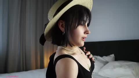 Snapshot of jonnienita chatting on 26, 6, 2026 Alice online show from 26, 6, 2026