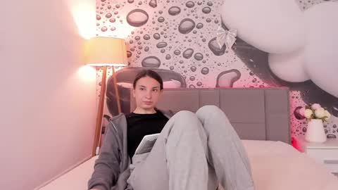 Snapshot of josephinerowe chatting on 21, 4, 2026 Josephine online show from 21, 4, 2026