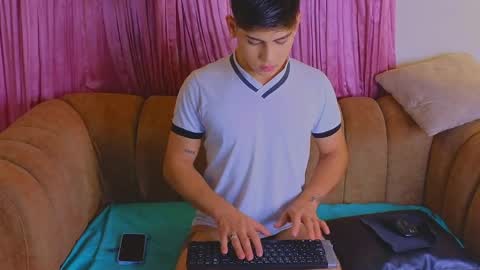 Snapshot of josethariaz25 chatting on 2, 5, 2026 JOSETH ARIAZ online show from 2, 5, 2026
