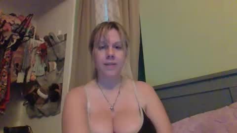 Snapshot of josiecaruso chatting on 23, 11, 2025 Lana Caruso online show from 23, 11, 2025