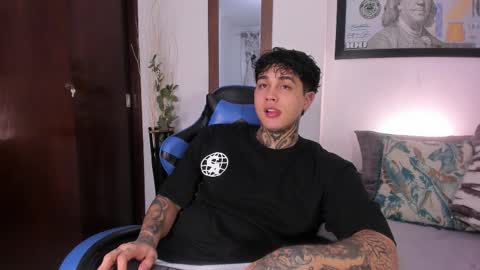 juan_alvarez18 online show from 11, 11, 2025