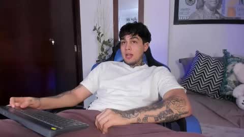 juan_alvarez18 online show from 19, 11, 2025