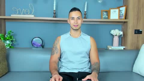 Snapshot of juan_muscle chatting on 1, 2, 2025 juan_muscle online show from 1, 2, 2025