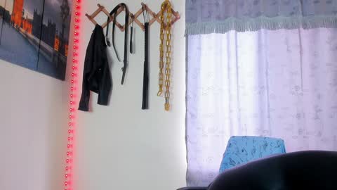 Juan Esteban online show from 7, 1, 2025