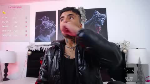 juancamilo66_ online show from 25, 12, 2024