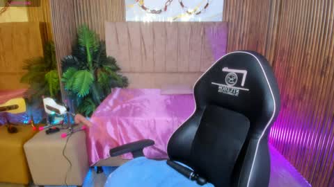 JUANITA online show from 7, 4, 2026